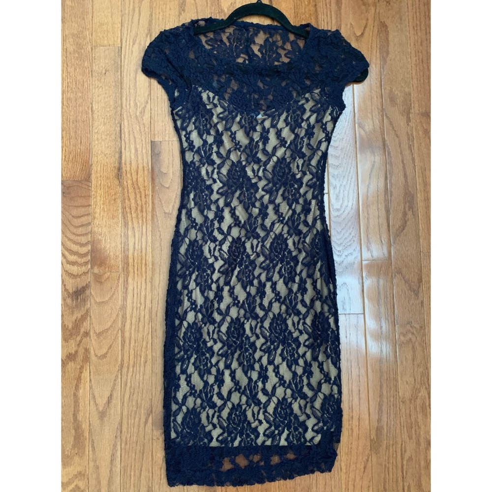 Elegant navy blue/cream color lace bodycon dress
